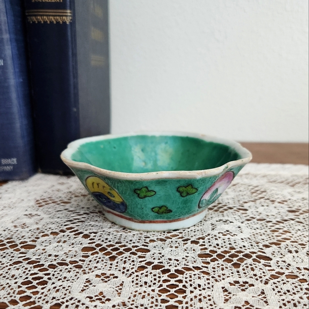 Vintage 19th Century Chinese Tongzhi Porcelain 8-Side Side Dish Small